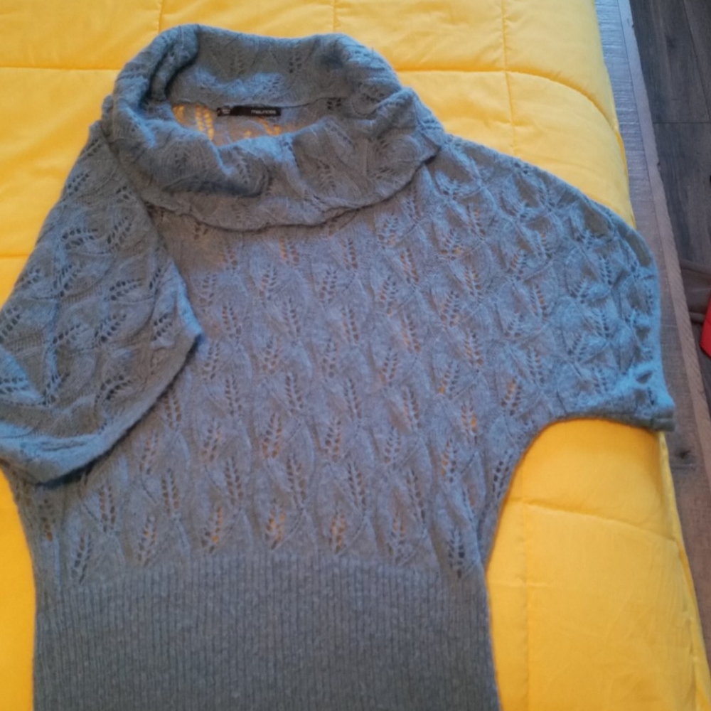 👕5/$25. Maurices sweater/FINAL PRICE